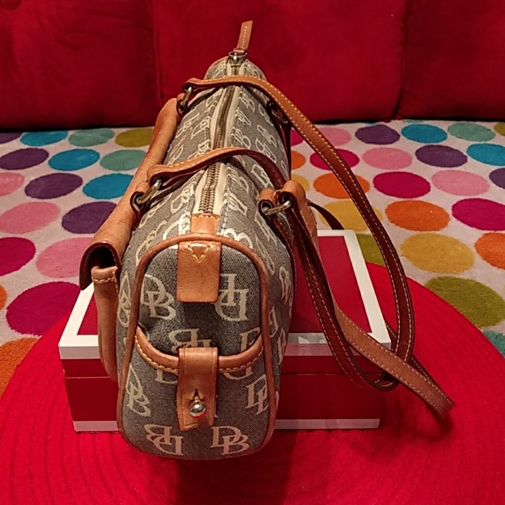 Authentic Dooney & Bourke gray/brown leather bag. - Picture 3 of 8